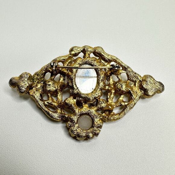 Vintage Red Gem Pearl Brooch Victorian Style Pin Gold Filigree with Crystals - Picture 5 of 7